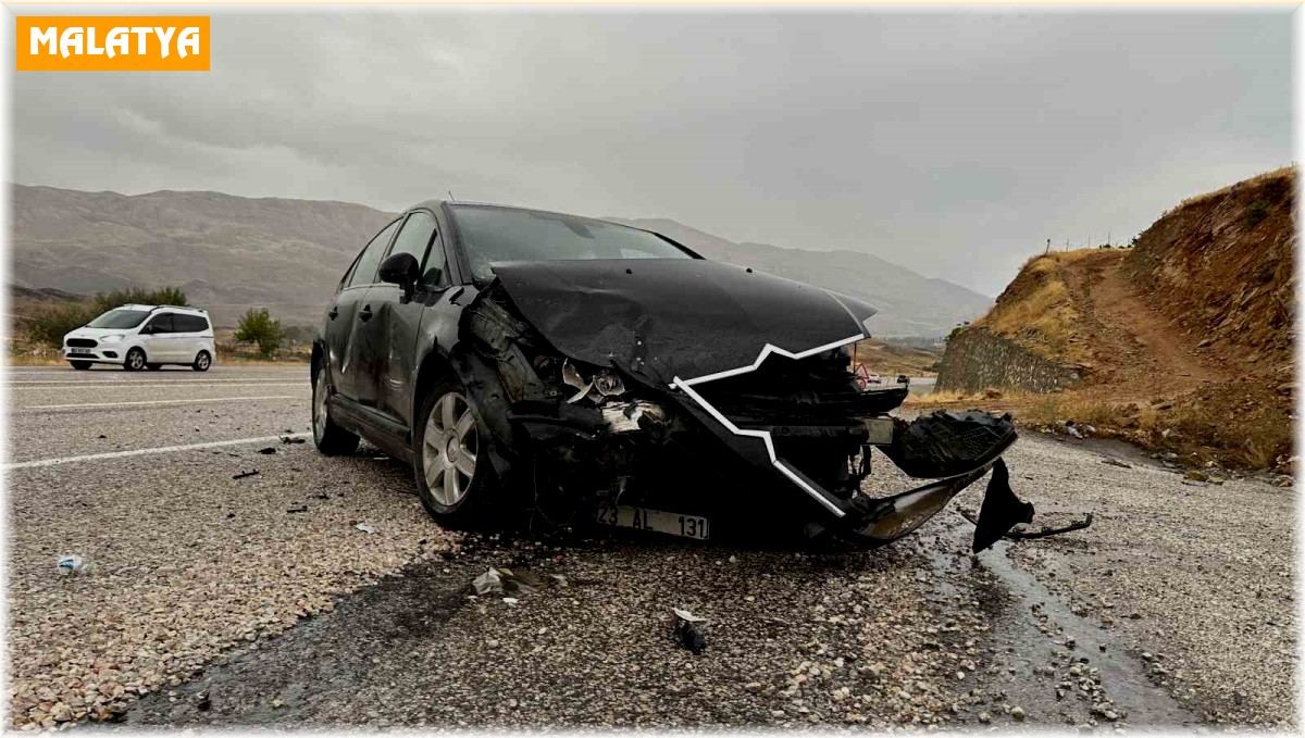 Malatya'da iki otomobil çarpıştı: 2 yaralı