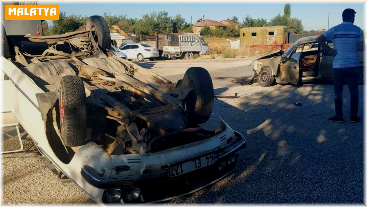 Malatya'da iki otomobil çarpıştı: 2 yaralı