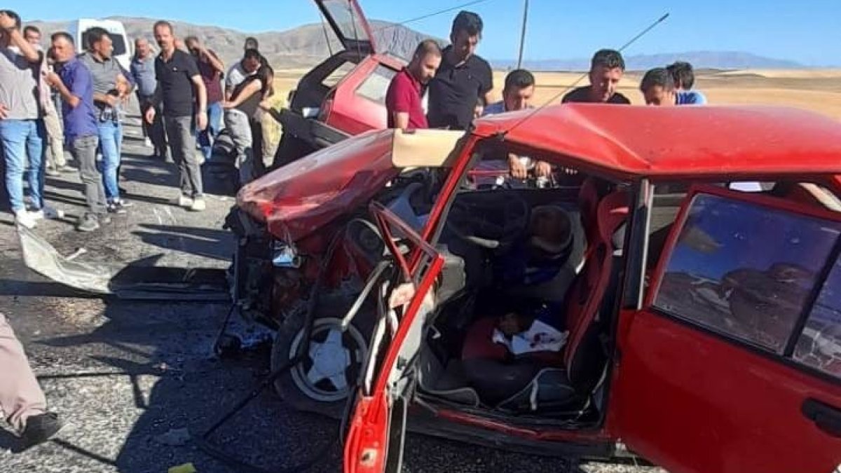 Malatya'da iki otomobil çarpıştı: 6 yaralı