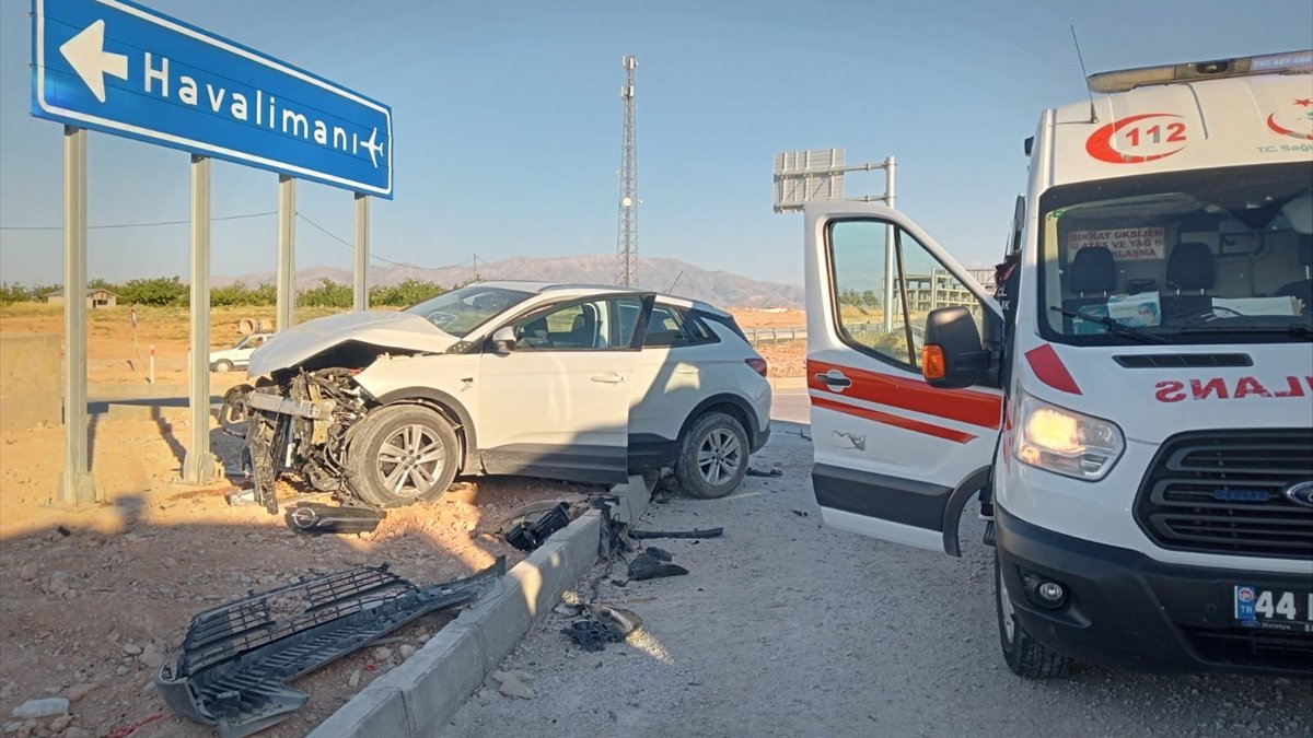 Malatya'da iki otomobilin çarpışması sonucu 1 kişi yaralandı