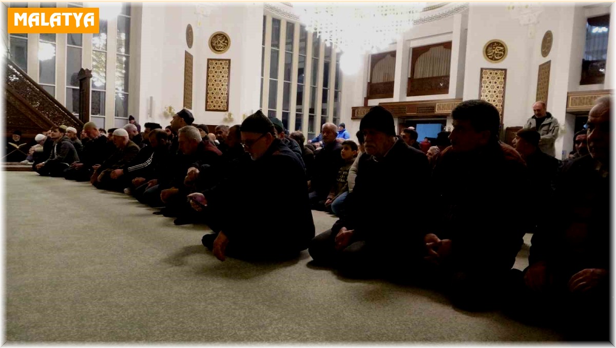 Malatya'da ilk teravih namazı kılındı