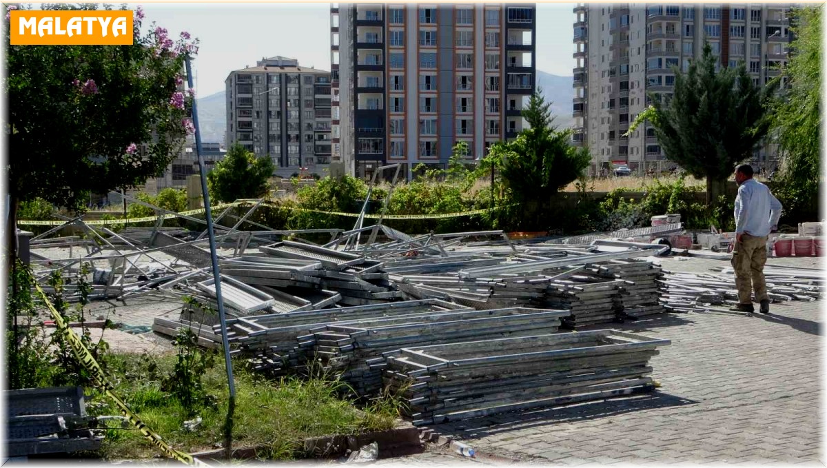 Malatya'da inşaat iskelesi çöktü: 3 işçi ağır yaralandı