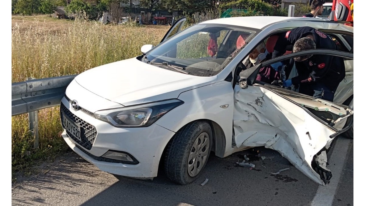 Malatya'da ışık ihlali nedeniyle meydana gelen kazada 3 kişi yaralandı
