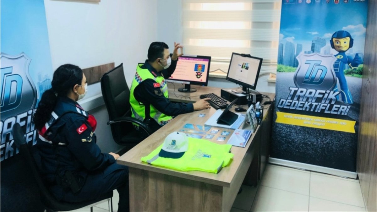 Malatya'da jandarma ekipleri 380 öğrenciye uzaktan trafik eğitimi verdi