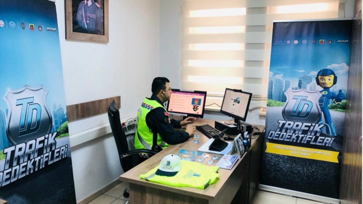 Malatya'da jandarma ekipleri 78 öğrenciye uzaktan trafik eğitimi verdi
