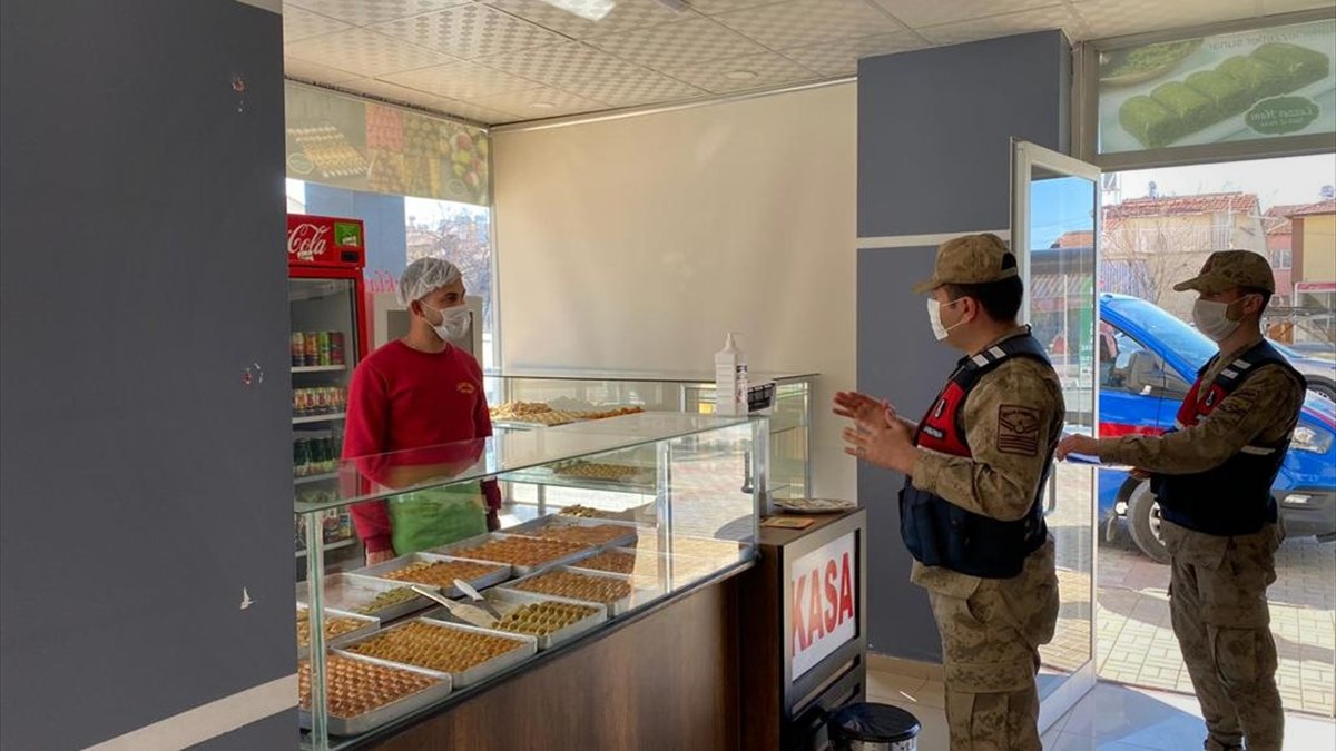 Malatya'da jandarma Kovid-19 denetimi yaptı