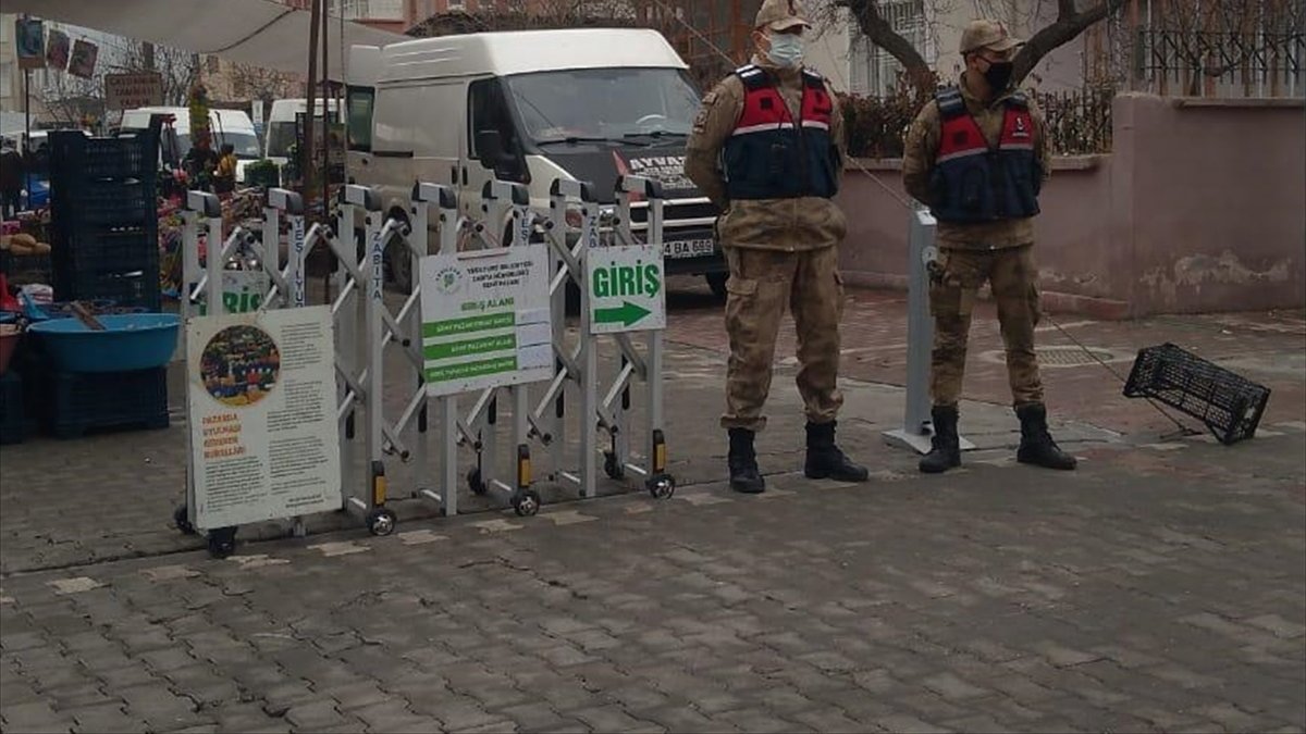 Malatya'da jandarma Kovid-19 ile asayiş denetimi yaptı