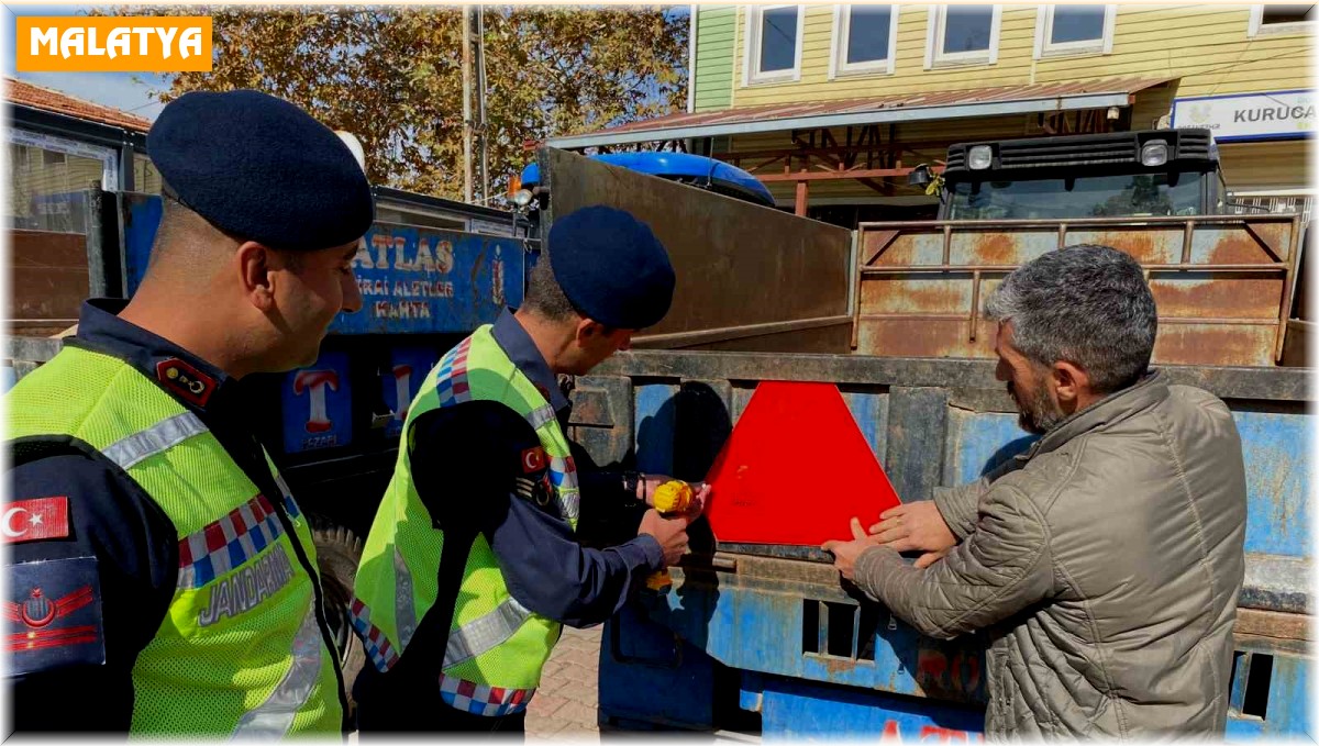 Malatya'da jandarma reflektör kullanımına dikkat çekti