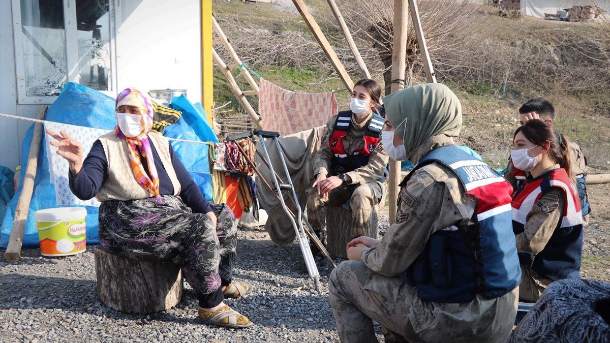 Malatya'da jandarmadan yaşlılara ziyaret
