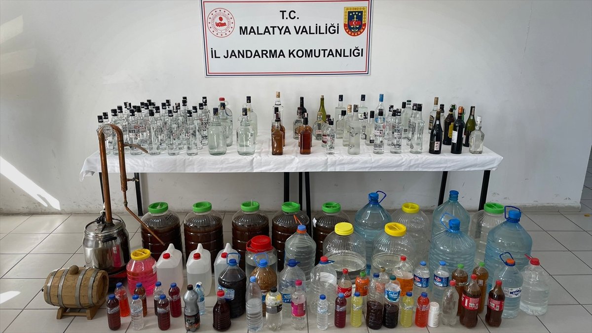 Malatya'da kaçak içki operasyonunda 10 zanlı yakalandı