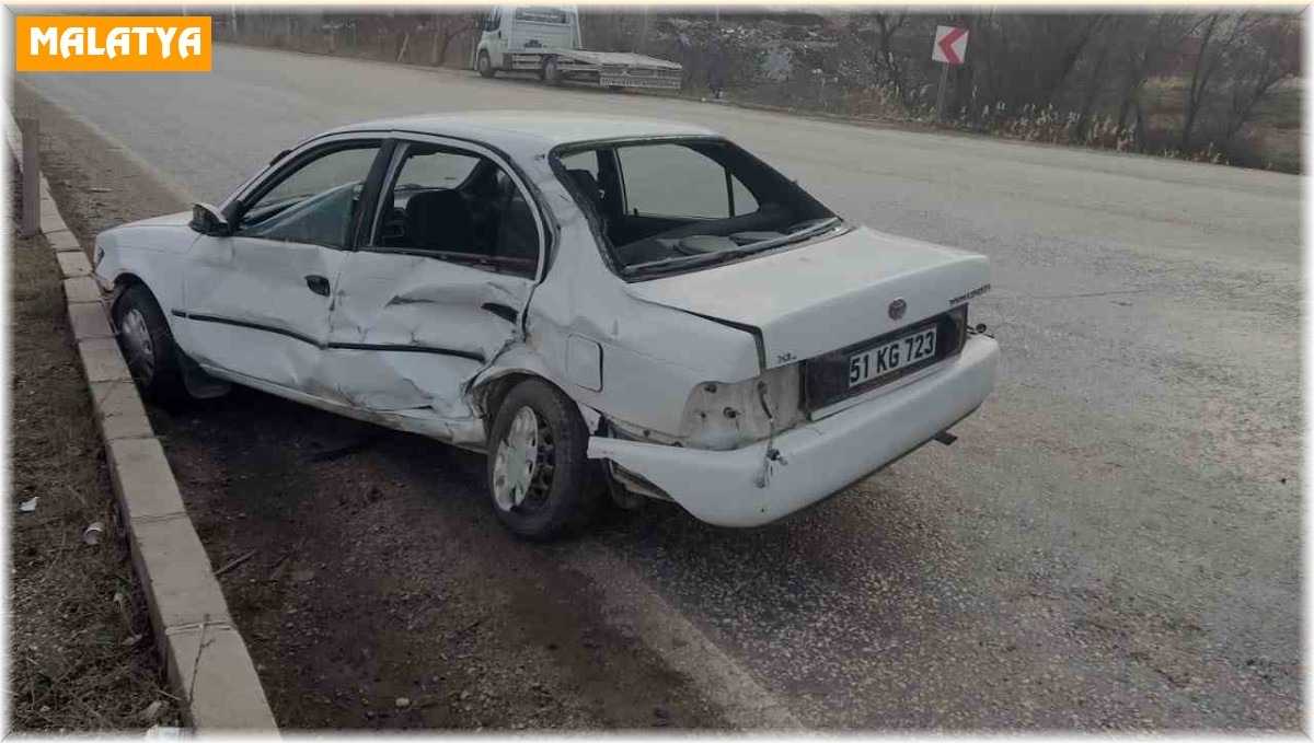Malatya'da kamyon ile otomobil çarpıştı: 1 yaralı