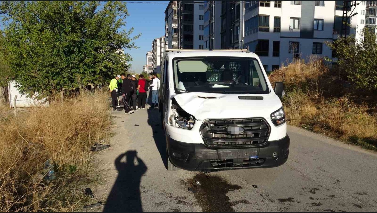 Malatya'da kamyonet ile elektrikli bisiklet çarpıştı: 2 yaralı