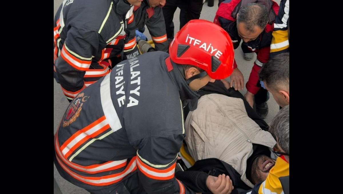 Malatya'da kamyonet ile kamyon çarpıştı: 1 yaralı