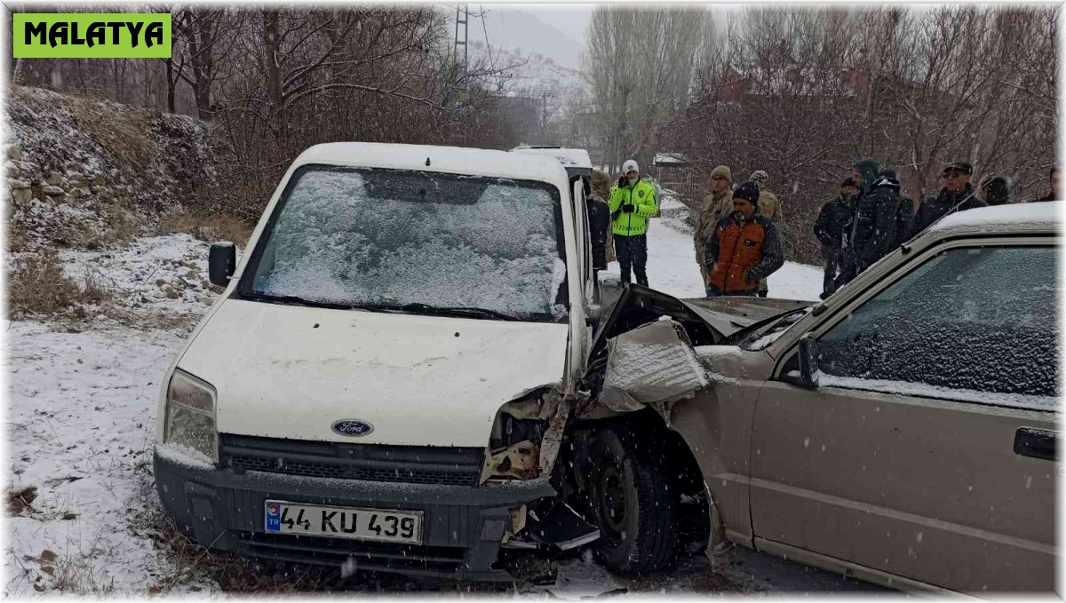 Malatya'da kar beraberinde kazaları getirdi