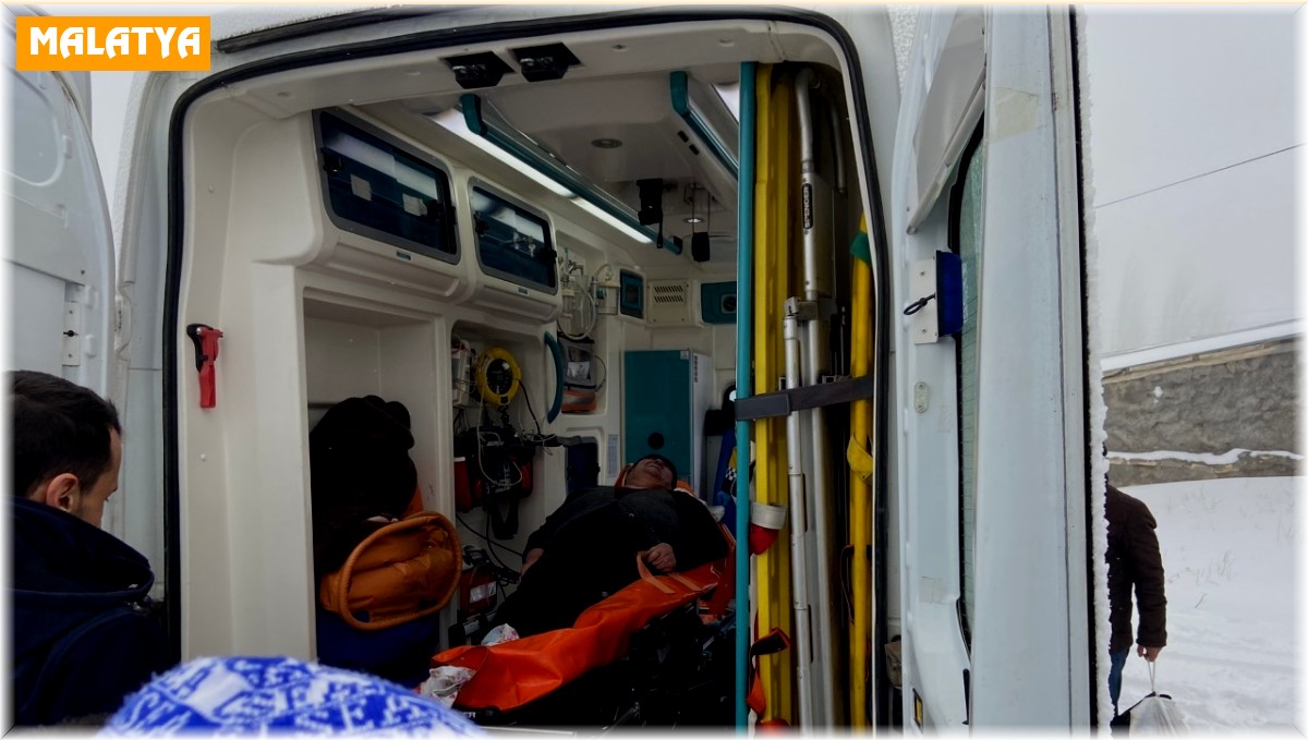 Malatya'da kar nedeniyle kapalı 72 mahalle yolunda çalışmalar sürüyor