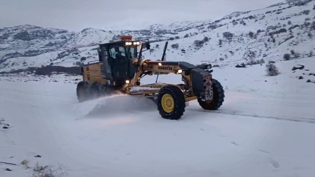 Malatya'da kar nedeniyle kapanan 107 mahallenin yolu ulaşıma açıldı