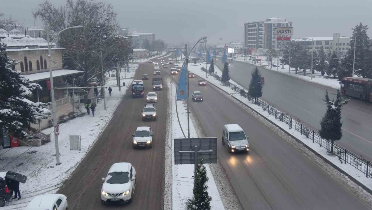 Malatya'da kar yağışı etkili oluyor