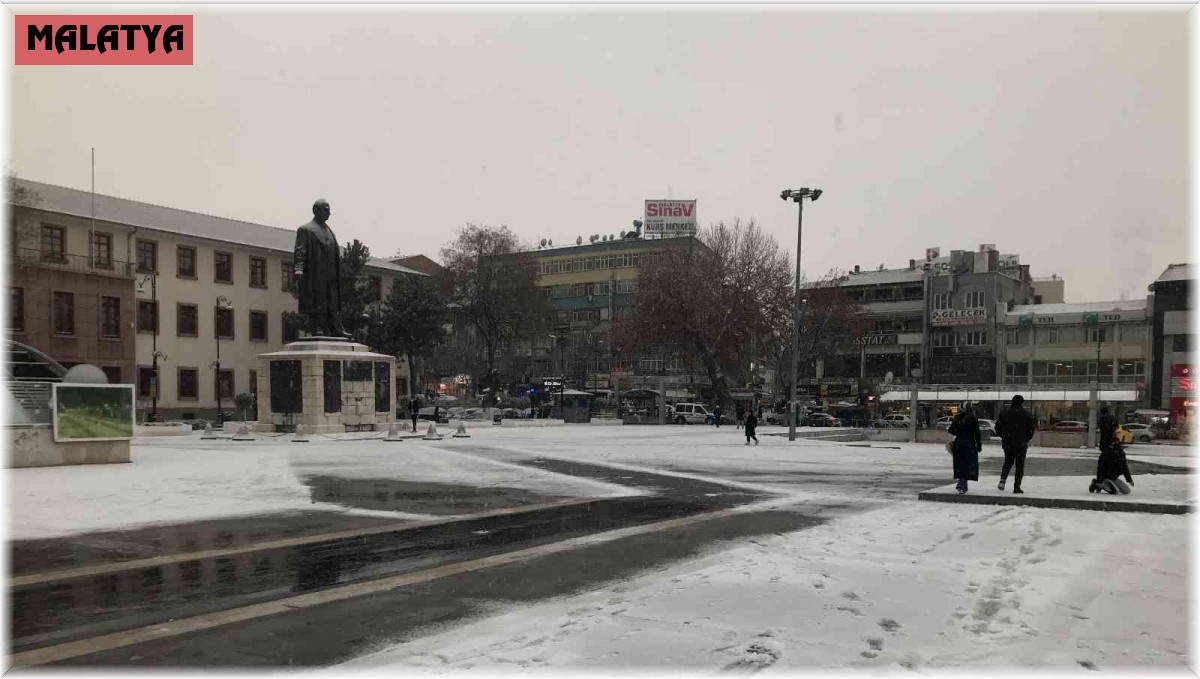 Malatya'da kar yağışı etkili oluyor