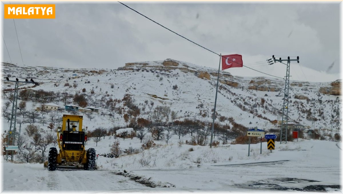 Malatya'da kar yağışı nedeniyle 129 köy yolu ulaşıma kapandı