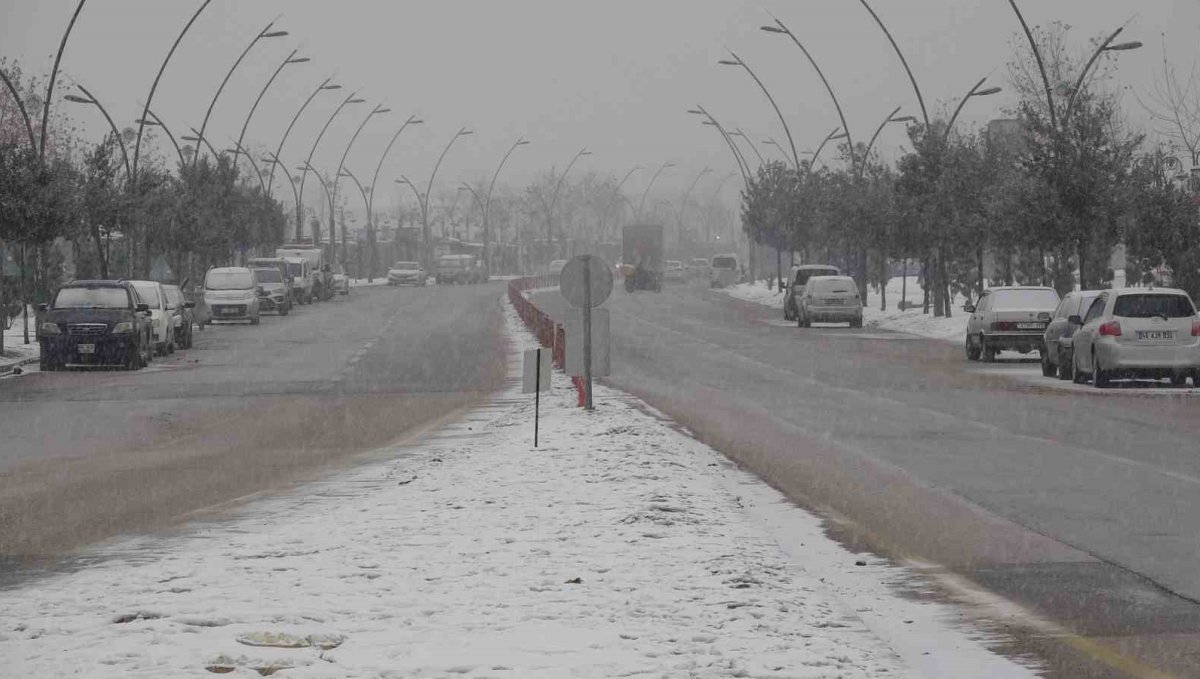 Malatya'da kar yağışı nedeniyle kamu personeline idari izin ve motosikletlere trafik yasağı