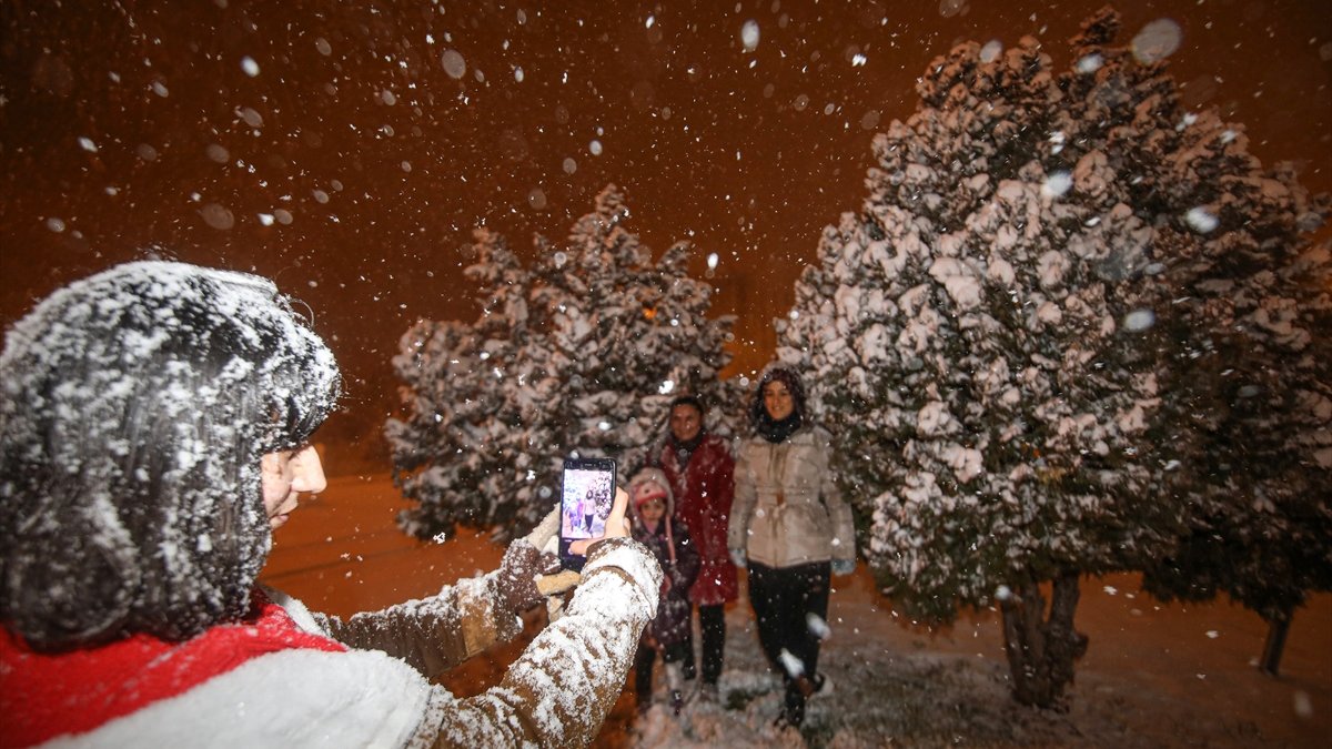 Malatya'da kar yağışı ulaşımı aksattı