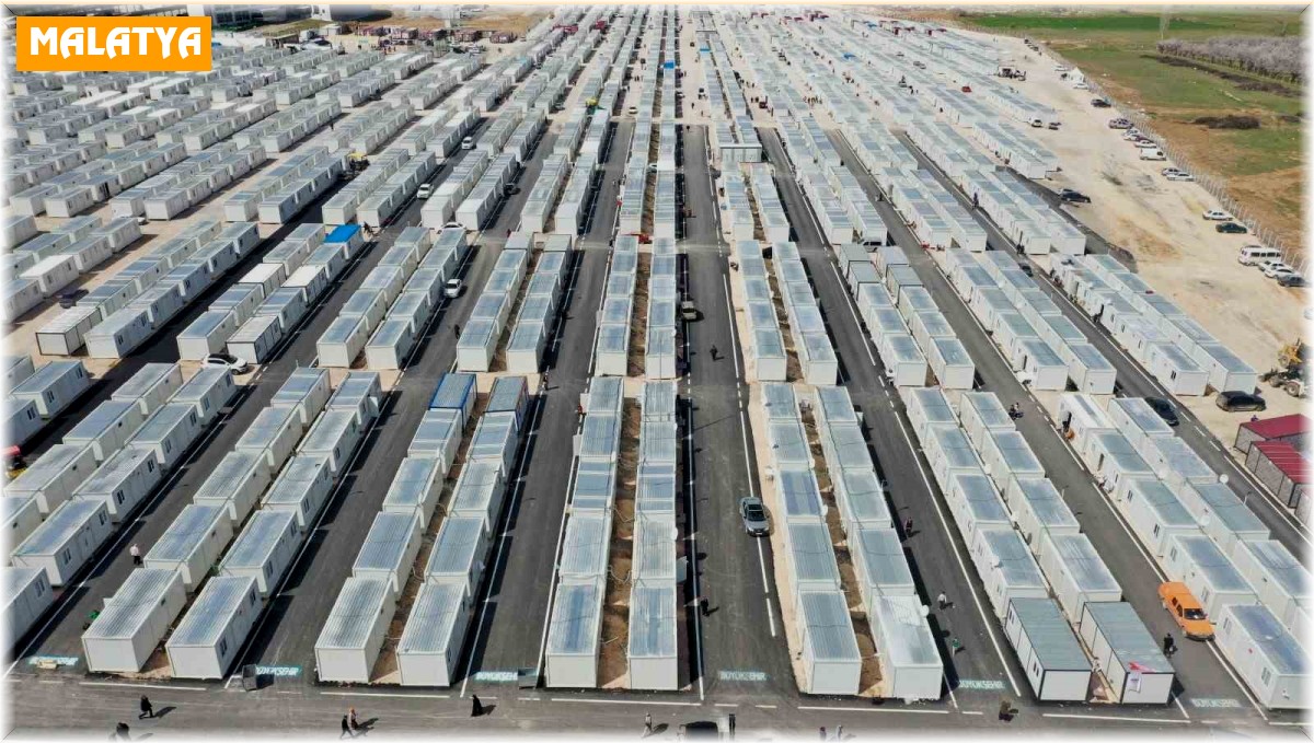 Malatya'da konteyner kentlerde asfaltlama çalışmaları sürüyor