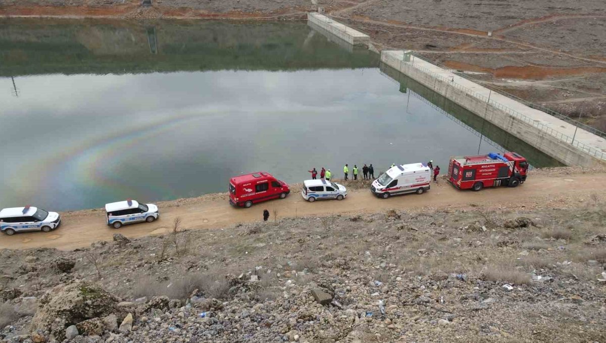 Malatya'da kontrolden çıkan araç gölete düştü