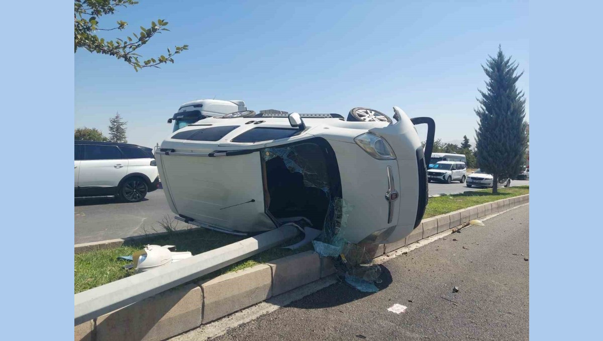 Malatya'da kontrolden çıkan hafif ticari araç devrildi: 1 yaralı