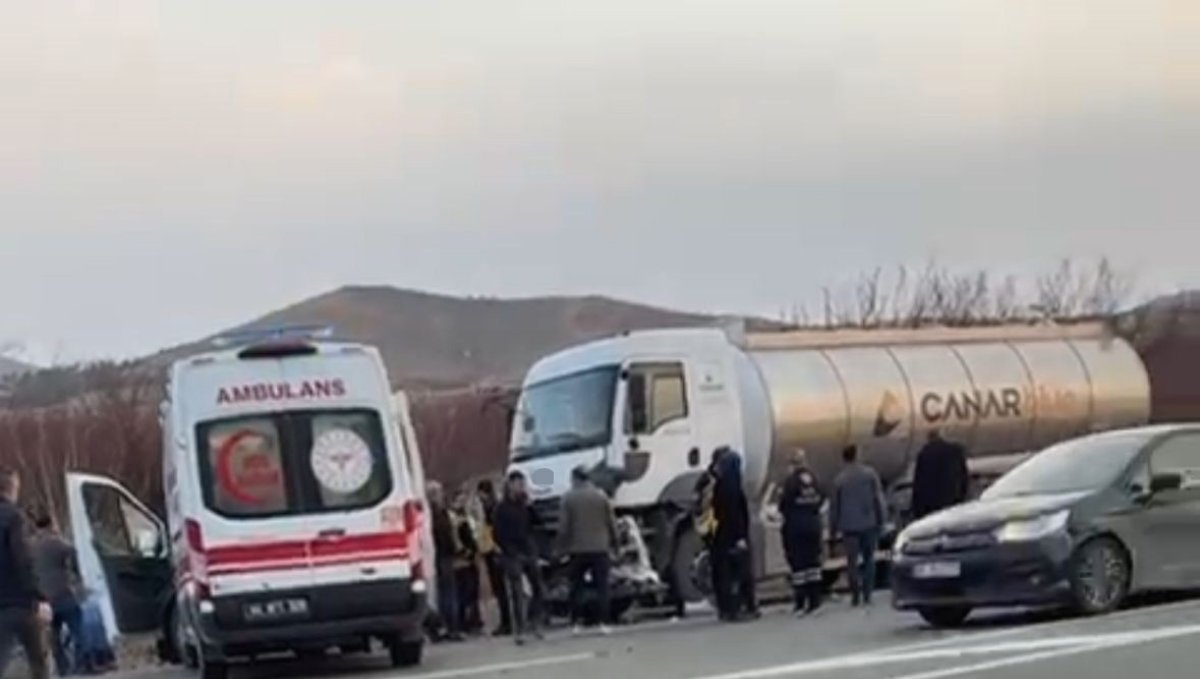 Malatya'da kontrolden çıkan kamyon hafif ticari araca çarptı: 1 ölü, 1 yaralı