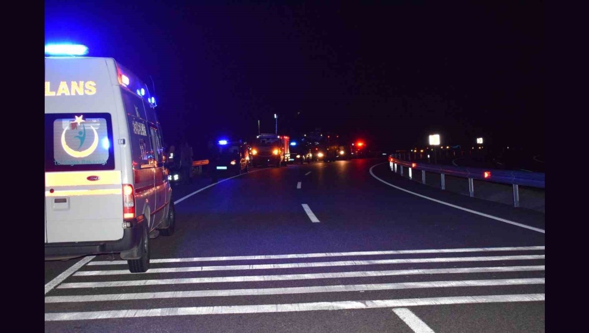 Malatya'da kontrolden çıkan minibüs yan yattı: 4 yaralı