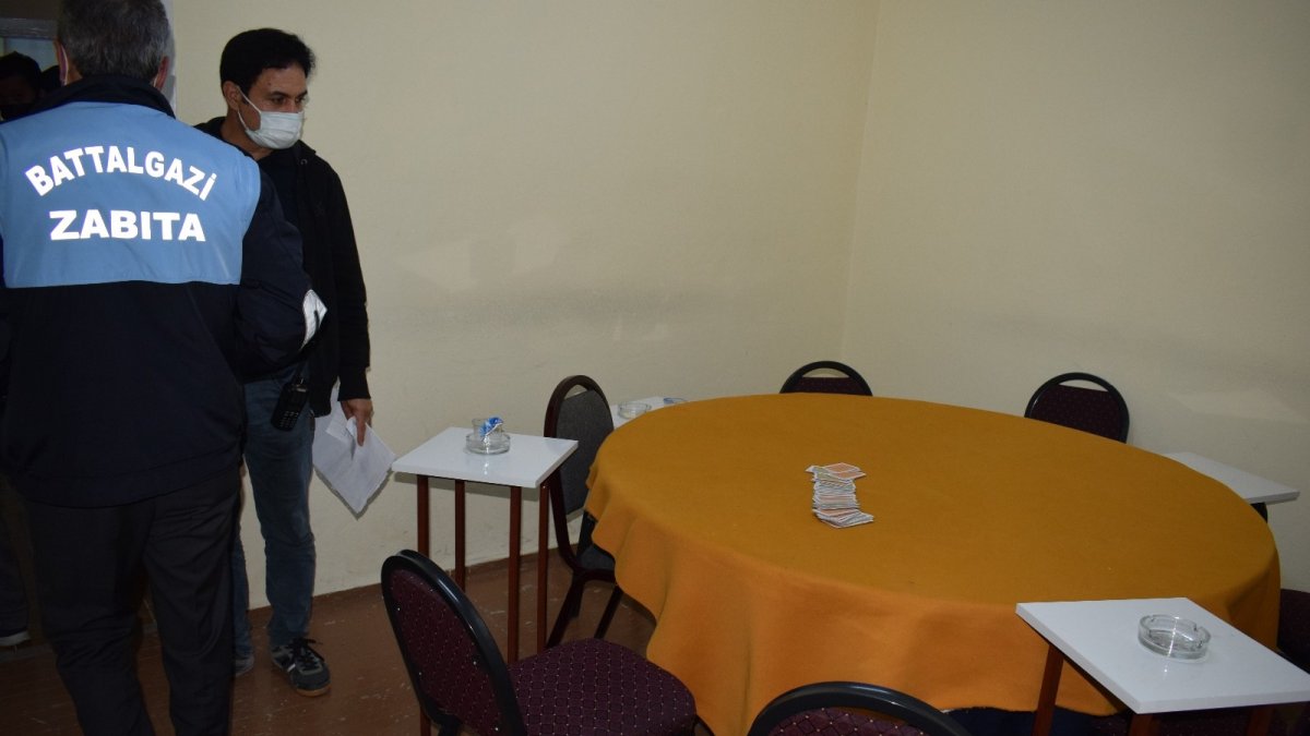 Malatya'da kumarhaneye çevrilen ofise polis baskını