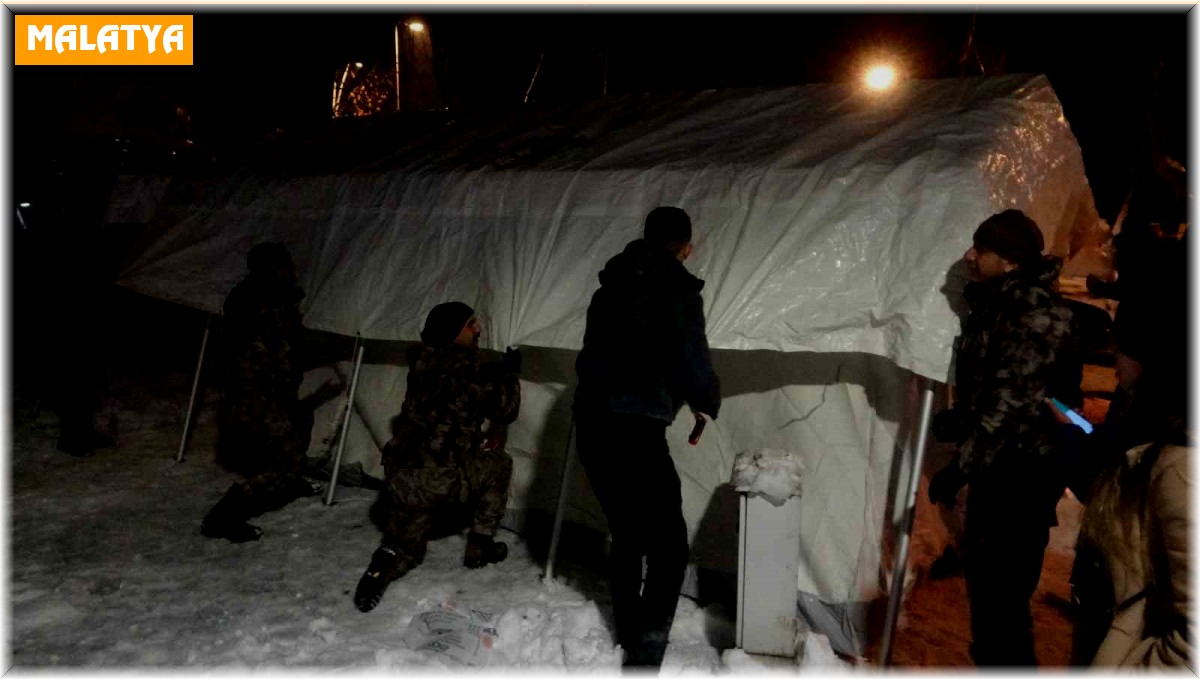 Malatya'da mehmetçik çadır kuruyor