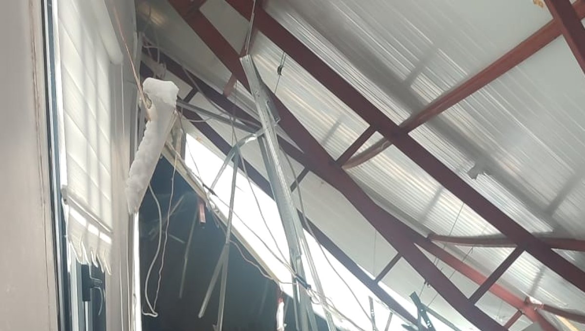 Malatya'da mevlit salonunun çatısı kardan çöktü