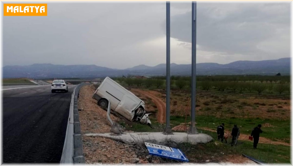 Malatya'da minibüs şarampole uçtu: 1 ölü, 2 yaralı