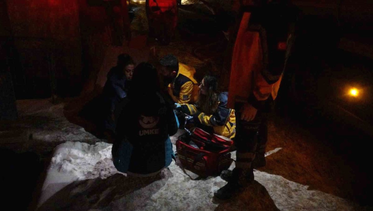 Malatya'da müstakil evde yangın: Mahsur kalan kadın kurtarıldı