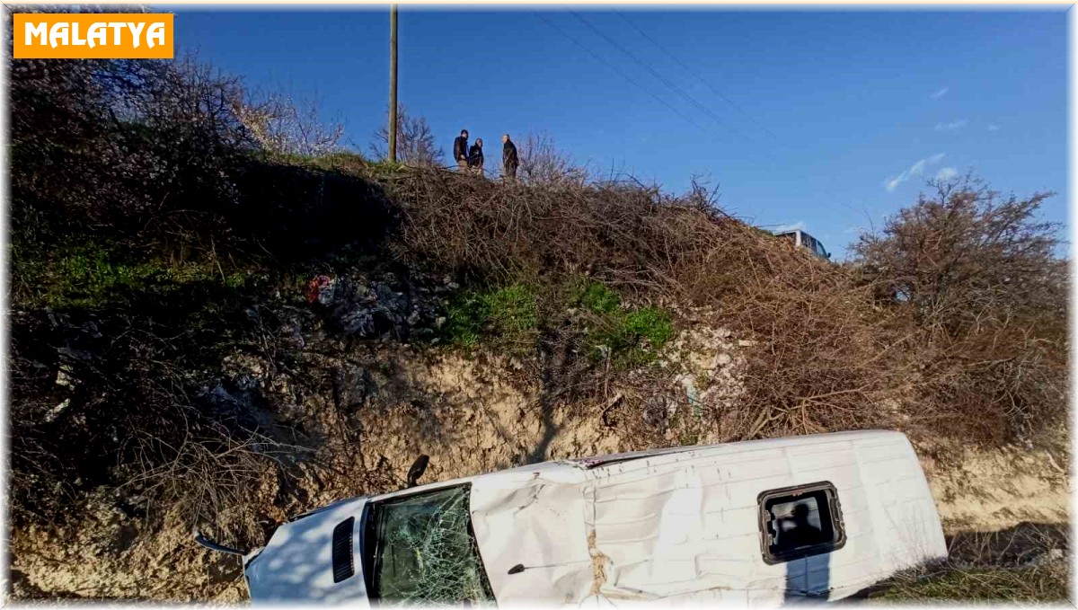 Malatya'da öğrenci servisi dere yatağına devrildi: 5 yaralı
