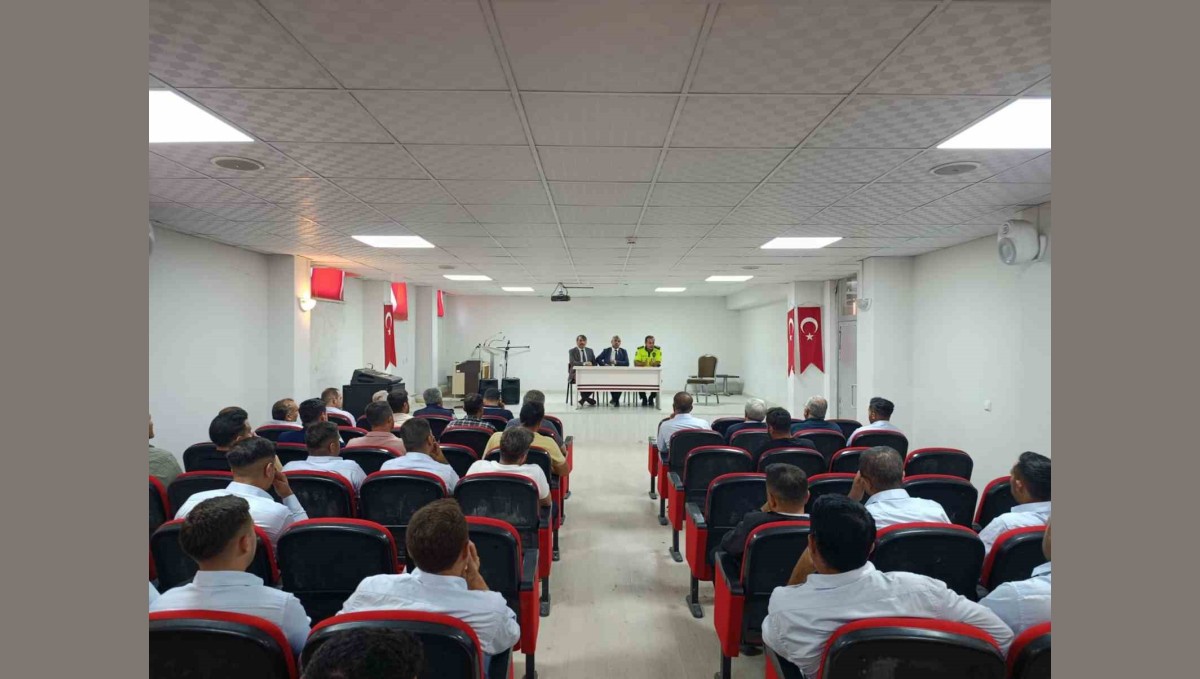Malatya'da okul servisi sürücülerine bilgilendirme toplantısı düzenlendi