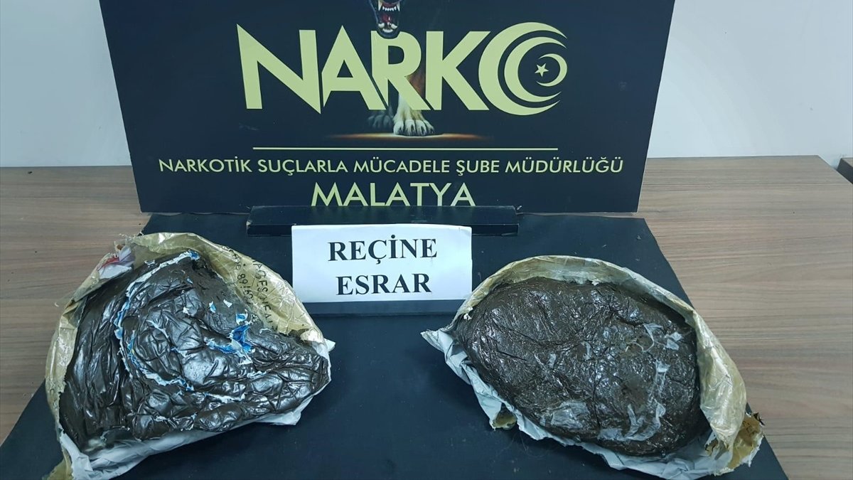 Malatya'da otobüste ele geçirilen esrarla ilgili Afgan uyruklu 8 şüpheli yakalandı