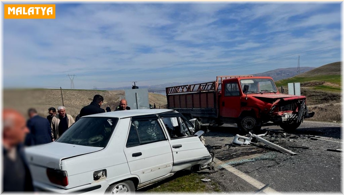 Malatya'da otomobil ile kamyonet çarpıştı: 1 ölü