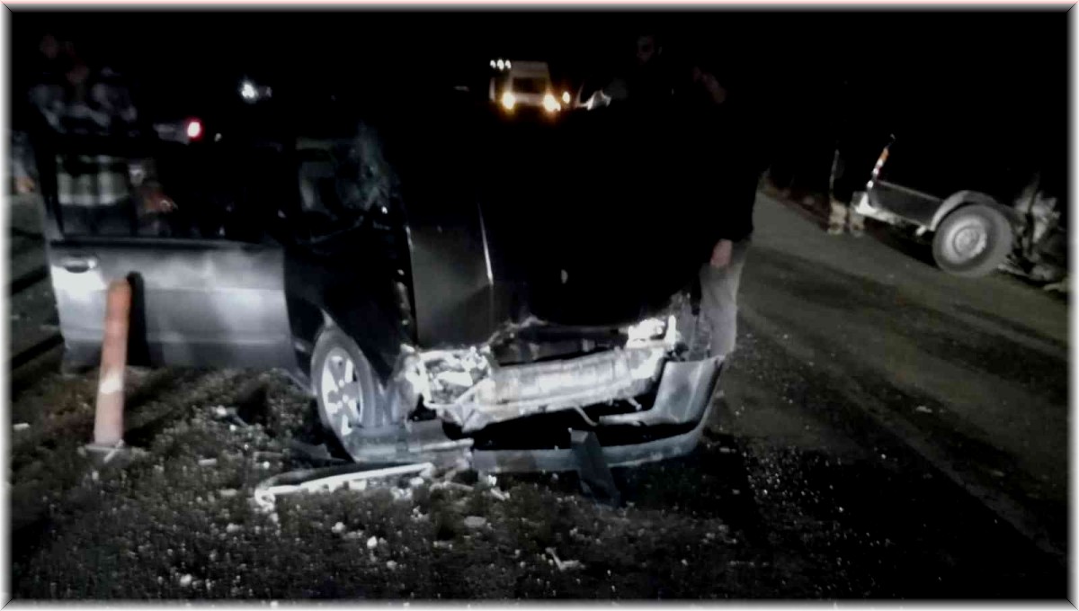 Malatya'da otomobil ile pikap çarpıştı: 2 yaralı