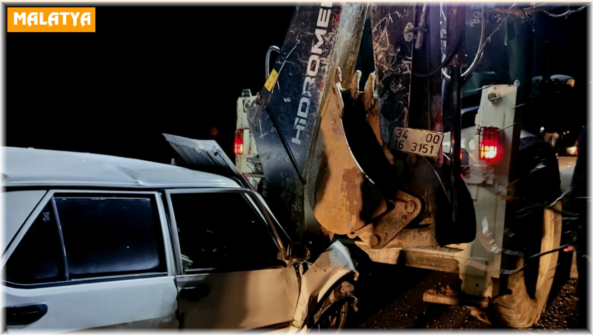 Malatya'da otomobil iş makinesi ile çarpıştı: 1 yaralı