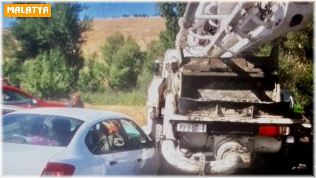 Malatya'da otomobil kamyonla çarpıştı: 6 yaralı