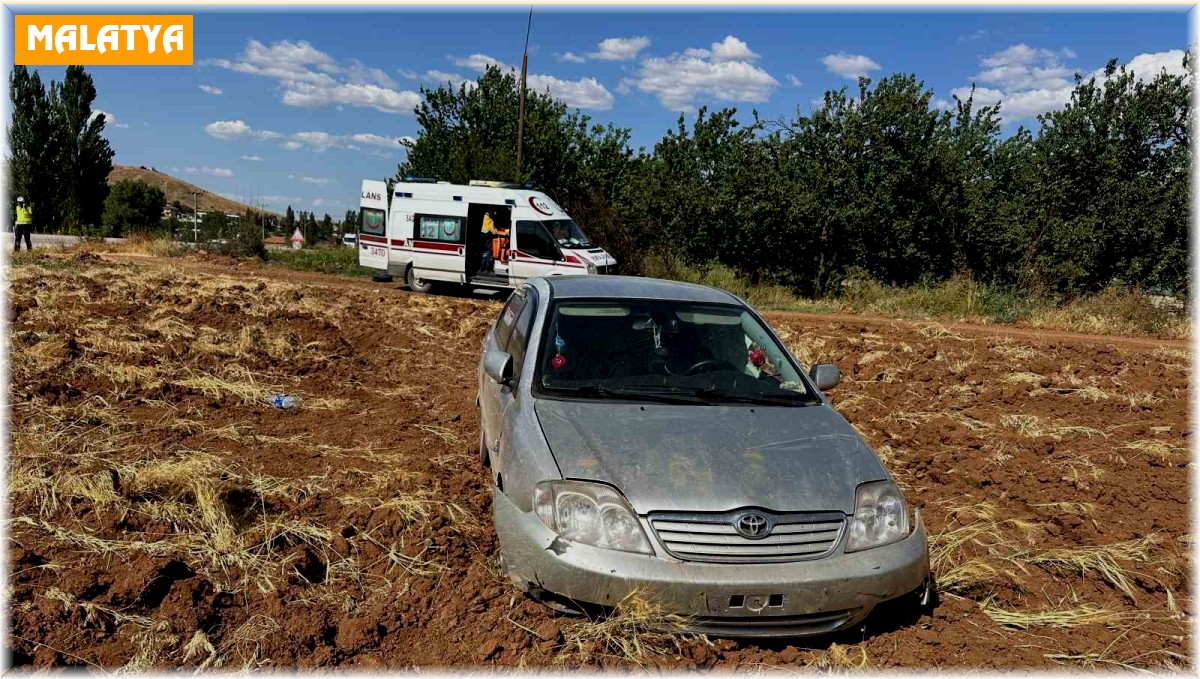 Malatya'da otomobil şarampole düştü: 3 yaralı