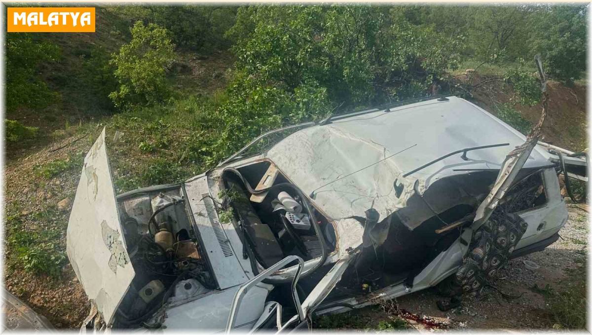 Malatya'da otomobil takla attı: 1'i ağır 3 yaralı