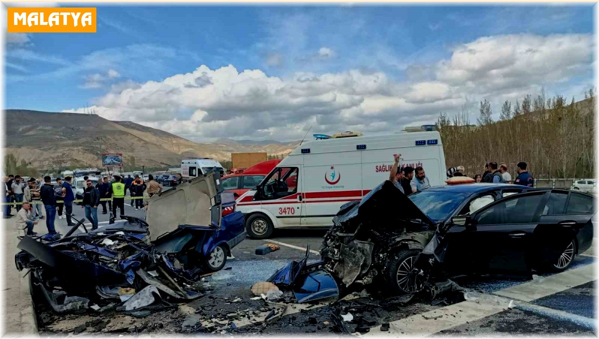 Malatya'da otomobiller çarpıştı: 2'si ağır 8 yaralı