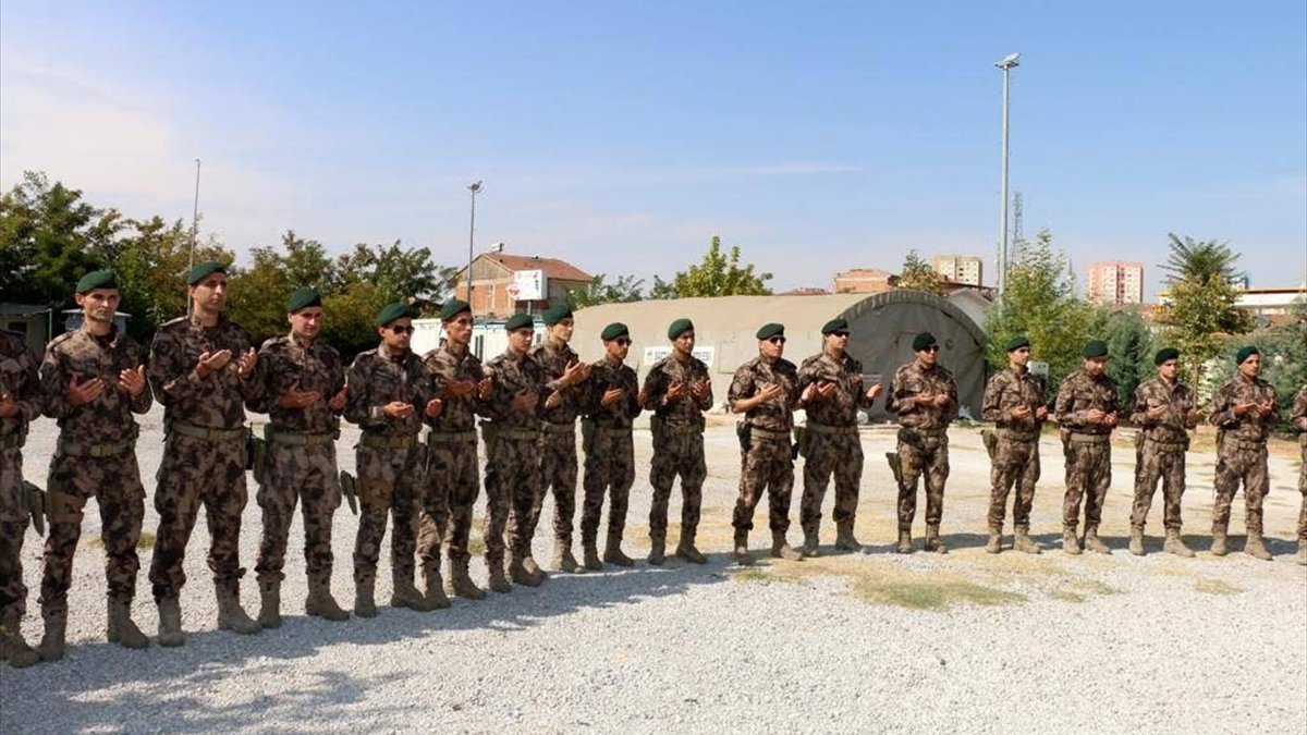 Malatya'da özel harekat polislerinden ihtiyaç sahiplerine et yardımı