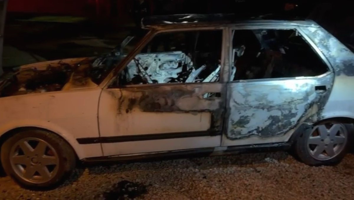 Malatya'da park halindeki araç yandı