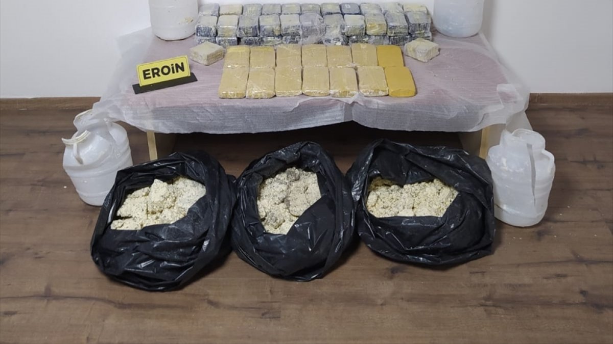Malatya'da peynir bidonlarına gizlenmiş 31 kilo 268 gram eroin ele geçirildi