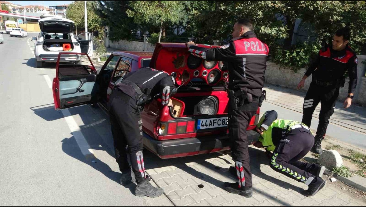 Malatya'da polisin "dur" ihtarına uymayan araçta uyuşturucu ele geçirildi