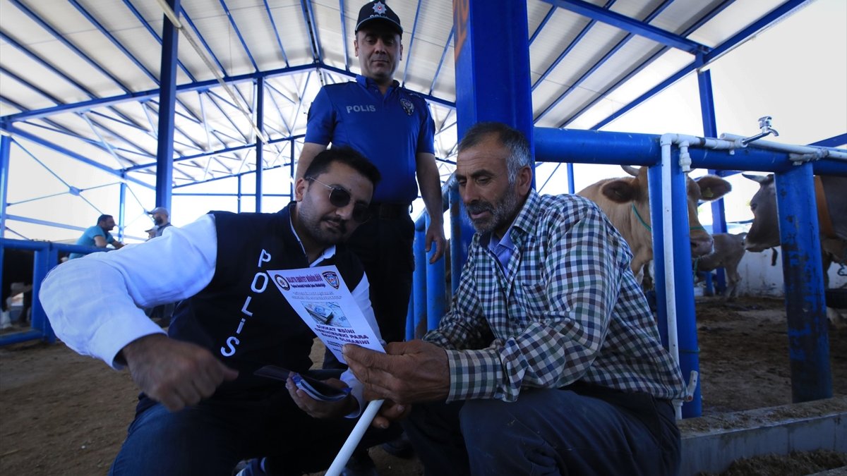 Malatya'da polisten kurban pazarında sahte para uyarısı